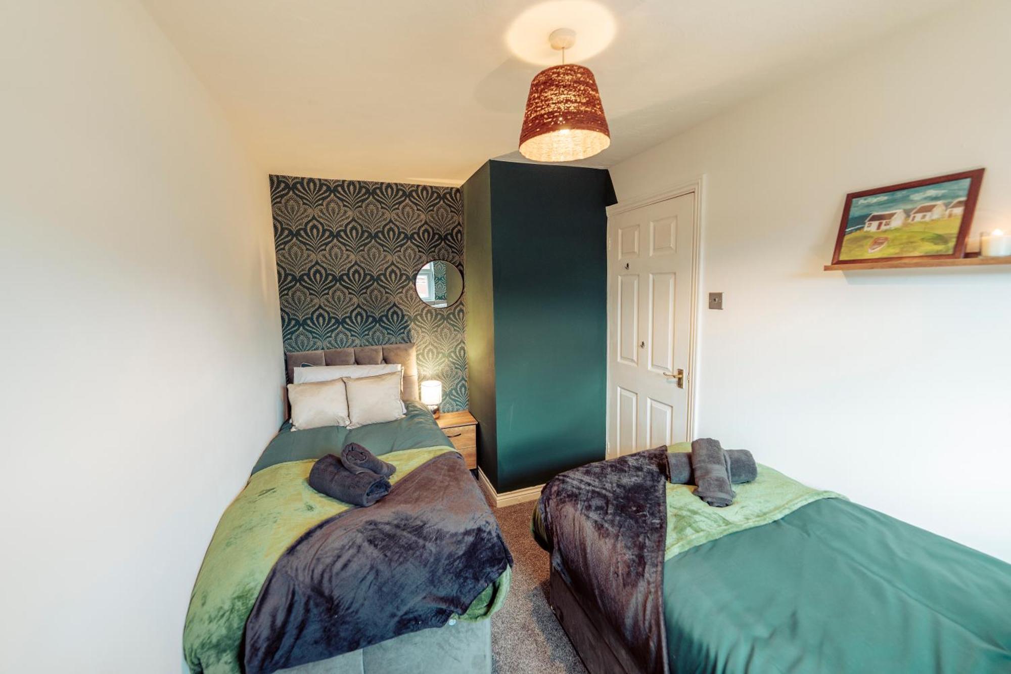 2 Bedroom Peaceful Home, Colchester Mile End Екстериор снимка