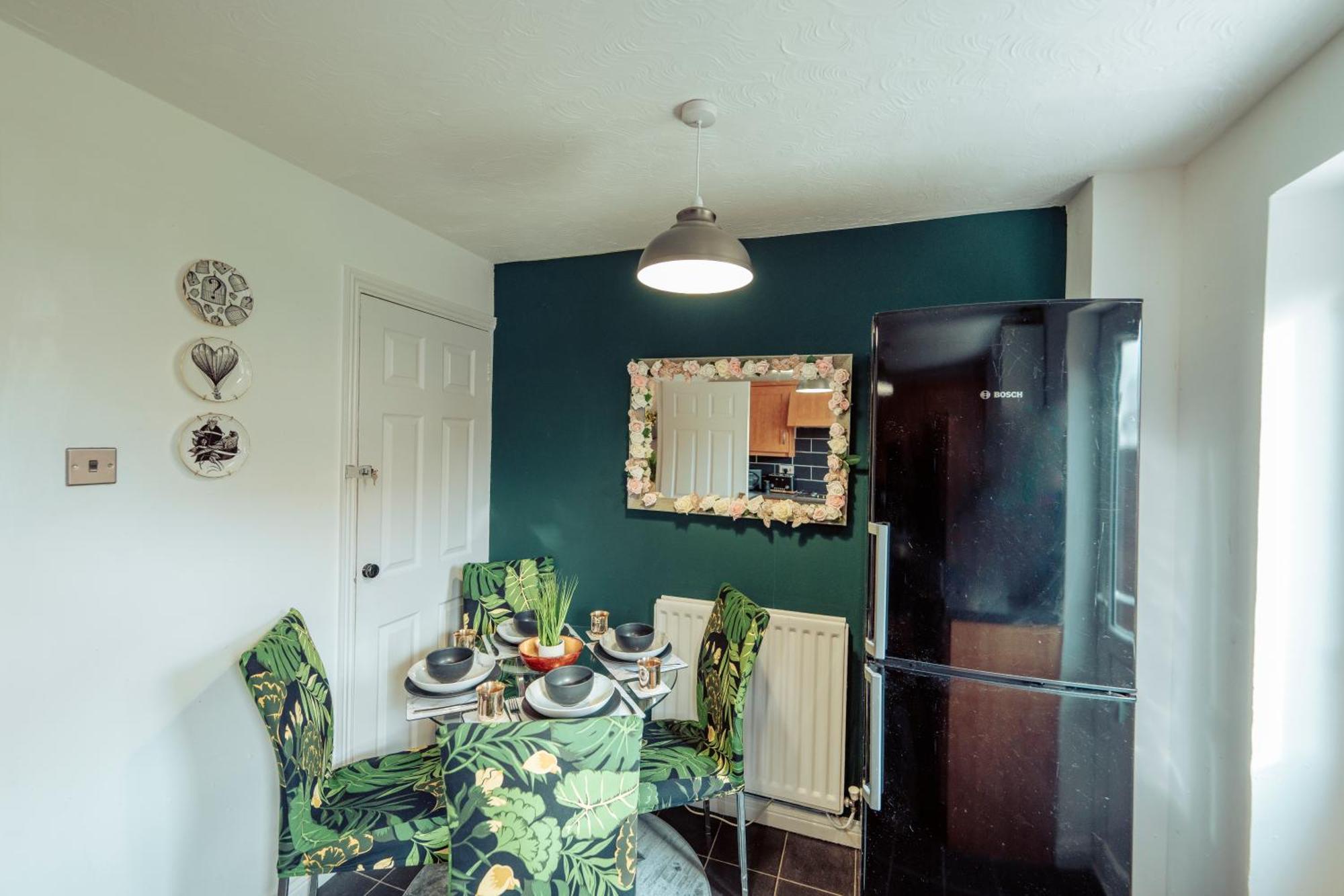 2 Bedroom Peaceful Home, Colchester Mile End Екстериор снимка